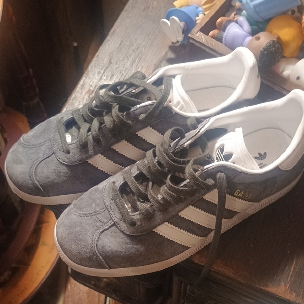 Adidas Men's Gray Gazelle Sneakers LIKE NEW